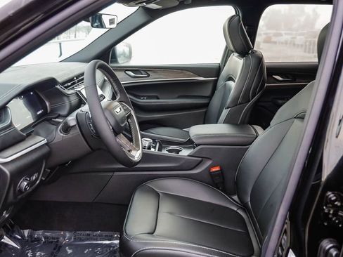 New 2025 Jeep Grand Cherokee Limited w/ Black Appearance Package image 19