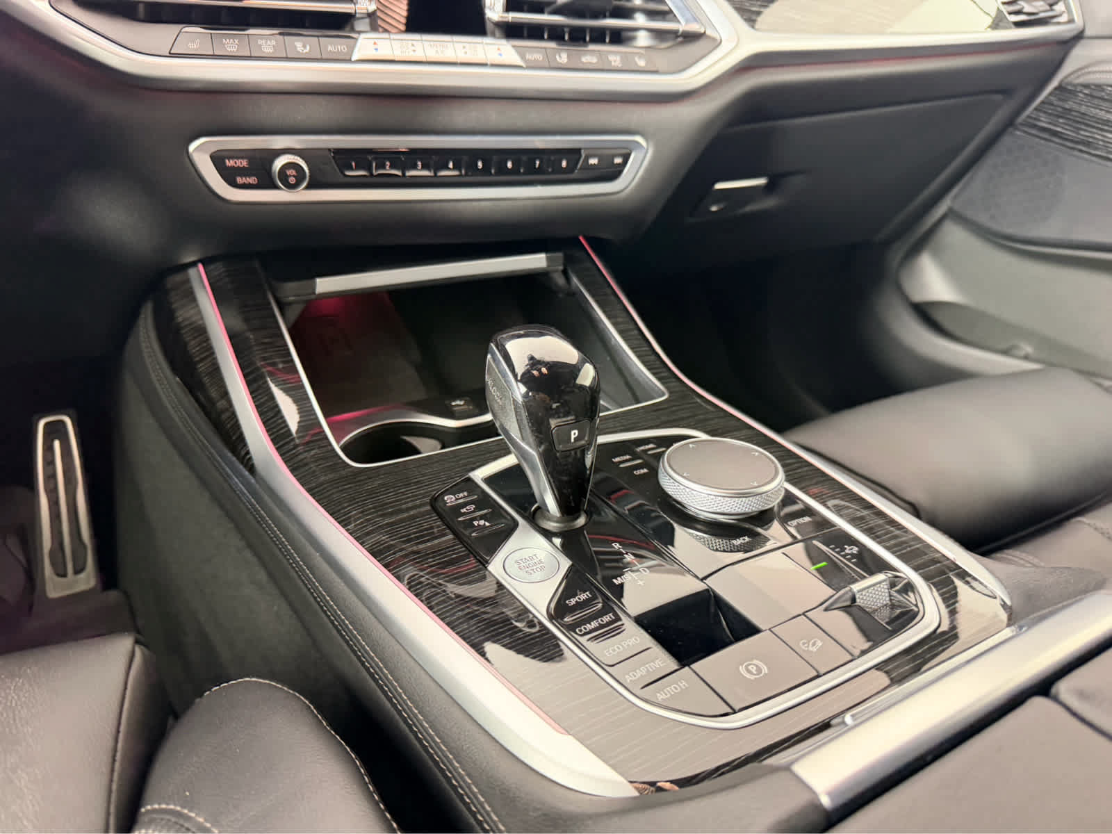 Used 2022 BMW X7 xDrive40i w/ M Sport Package AWD/4WD image 14