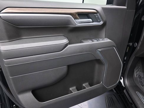 Used 2025 Chevrolet Silverado 1500 LT RWD image 12