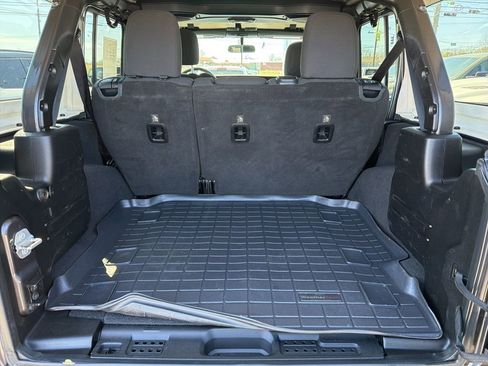 Used 2018 Jeep Wrangler Unlimited Sport S AWD/4WD image 10