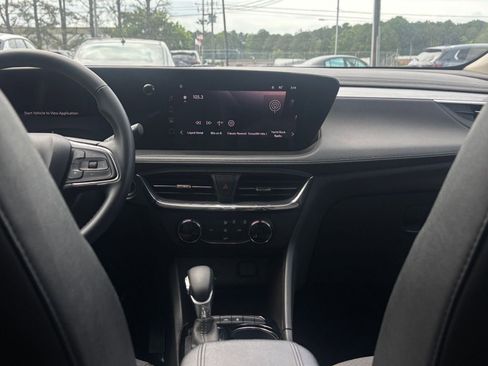 Used 2025 Buick Encore GX Preferred FWD image 17