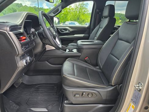 Used 2023 GMC Yukon SLT AWD/4WD image 4