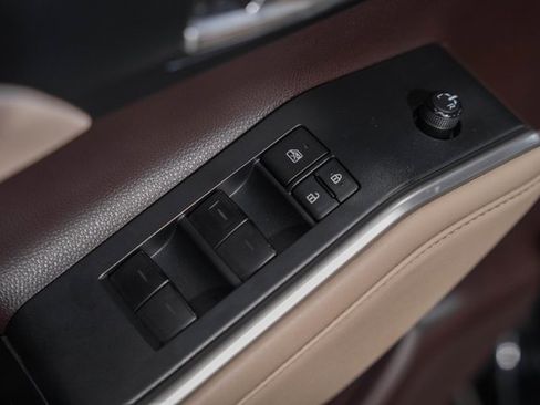 Used 2022 Toyota Highlander XLE image 36