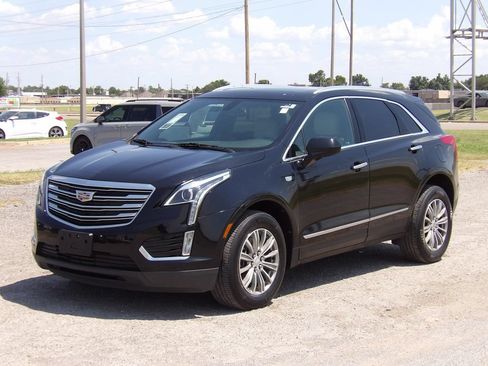 Used 2017 Cadillac XT5 Luxury AWD/4WD image 2