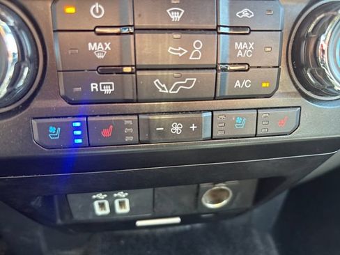 Used 2018 Ford F150 Lariat w/ Trailer Tow Package AWD/4WD image 28