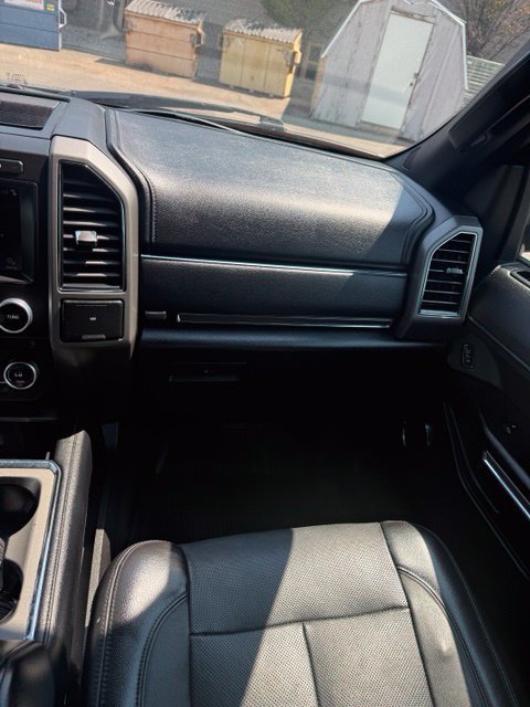 Used 2018 Ford Expedition XLT w/ Equipment Group 202A AWD/4WD image 31