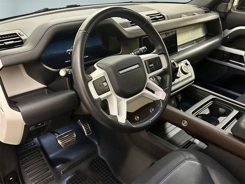 Used 2023 Land Rover Defender 110 X-Dynamic SE image 4