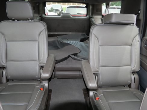 Used 2023 GMC Yukon XL Denali w/ Denali Reserve Package AWD/4WD image 13