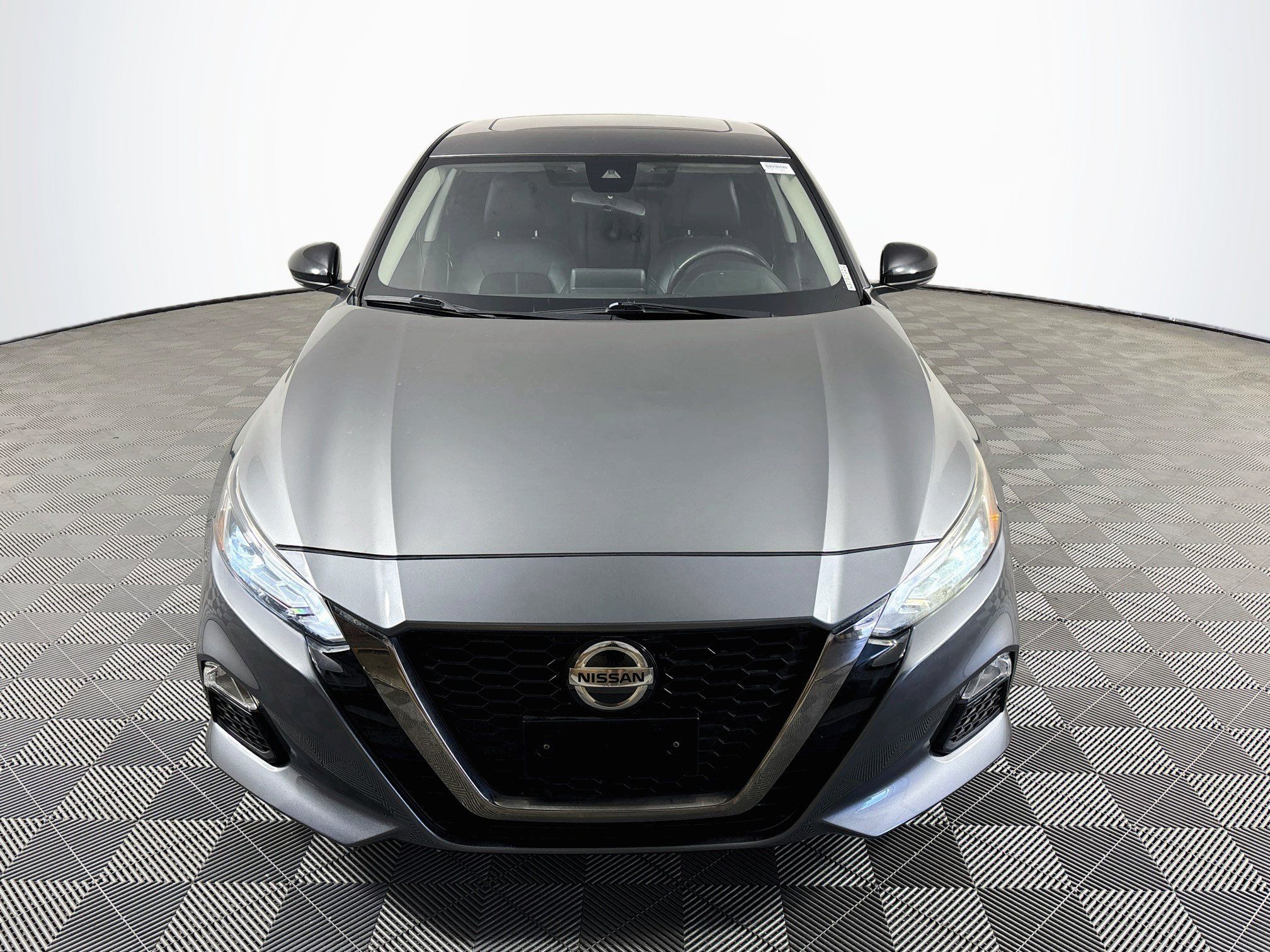 Used 2021 Nissan Altima 2.5 SR w/ SR Premium Package FWD image 2