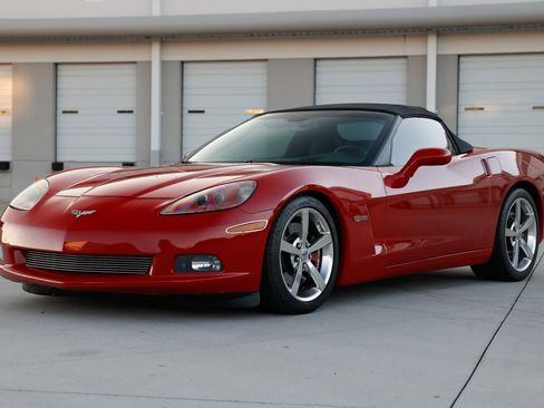 Used 2007 Chevrolet Corvette Convertible w/ Preferred Equipment Group RWD image 4