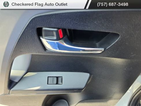 Used 2017 Toyota RAV4 XLE AWD/4WD image 39