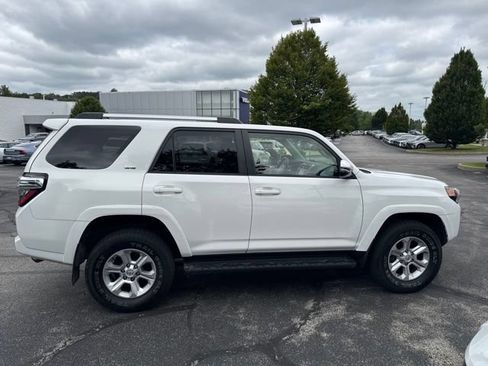 Used 2020 Toyota 4Runner SR5 Premium w/ Moonroof Package AWD/4WD image 6