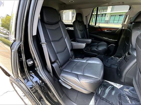Used 2019 Cadillac Escalade Premium Luxury RWD image 17