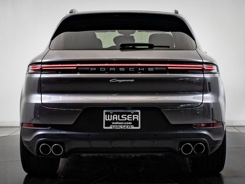 Used 2024 Porsche Cayenne image 7