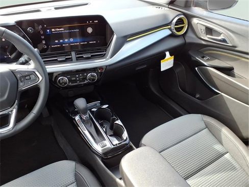 New 2026 Chevrolet Trax LT w/ Sunroof Package image 9