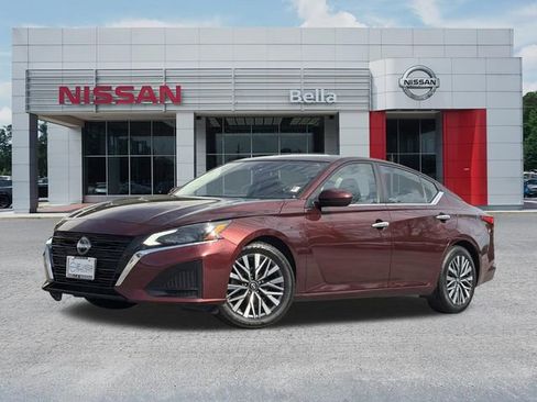 Certified 2023 Nissan Altima 2.5 SV FWD image 1