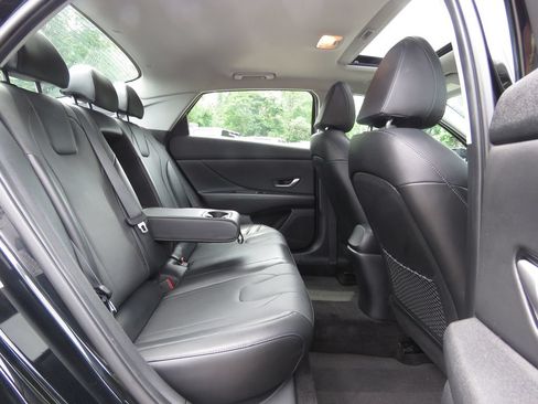 Used 2023 Hyundai Elantra Limited FWD image 16