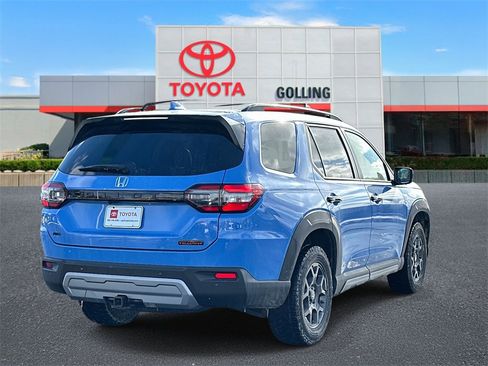 Used 2023 Honda Pilot TrailSport image 5