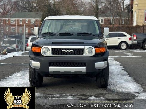 Used 2008 Toyota FJ Cruiser 4WD image 2