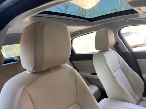 Used 2017 Jaguar XF Premium image 33