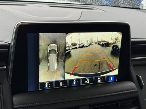 Used 2024 Chevrolet Tahoe Z71 w/ Luxury Package image 19