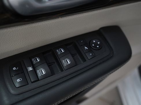 Used 2024 Chrysler Pacifica Limited image 20