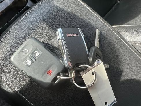 Used 2015 GMC Canyon SLT image 38