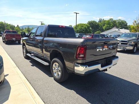 Used 2025 RAM 2500 Big Horn AWD/4WD image 4