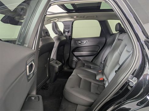 Used 2024 Volvo XC60 B5 Plus image 22