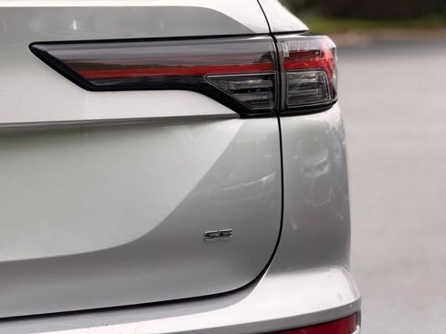 Used 2025 Mitsubishi Outlander SE FWD image 11