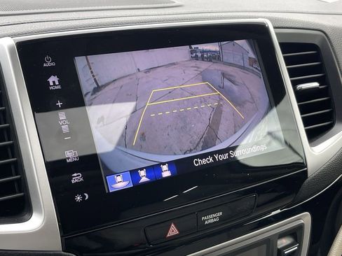 Used 2018 Honda Pilot Touring image 15