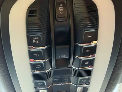 Used 2020 Porsche Macan GTS AWD/4WD image 26