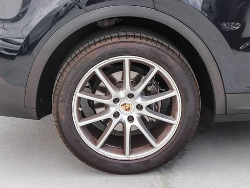 Used 2021 Porsche Cayenne AWD/4WD image 9