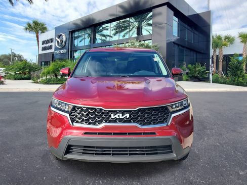 Used 2023 Kia Sorento LX image 2