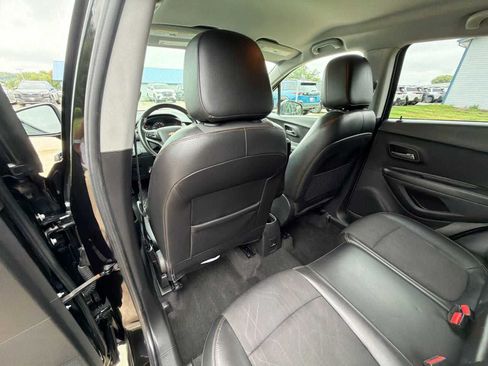 Used 2019 Chevrolet Trax LT w/ LT Convenience Package FWD image 15
