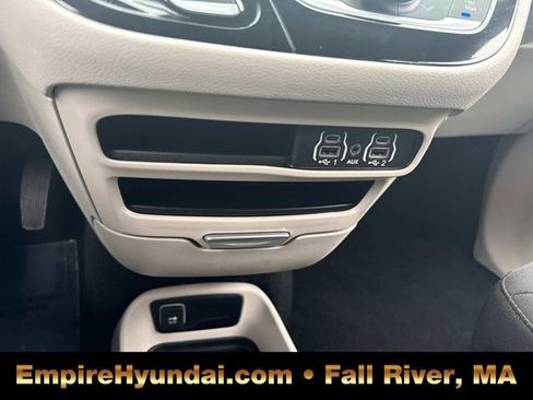 Used 2023 Chrysler Voyager LX image 25