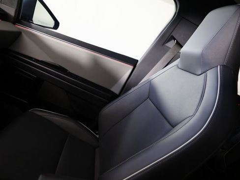 Used 2025 Tesla Cybertruck AWD Crew Cab image 38