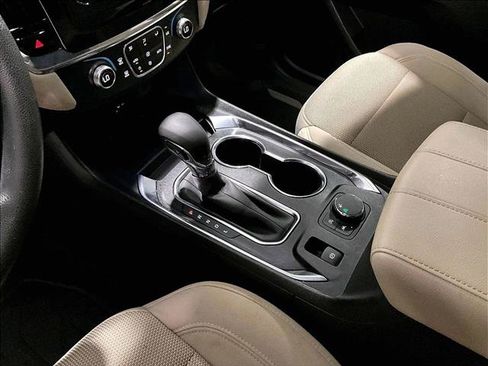 Used 2022 Chevrolet Traverse LS FWD image 15