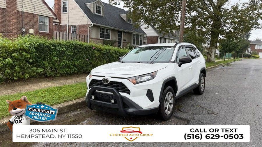 Used 2020 Toyota RAV4 LE AWD/4WD image 3