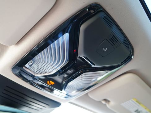 Used 2025 BMW X7 xDrive40i w/ Executive Package image 31