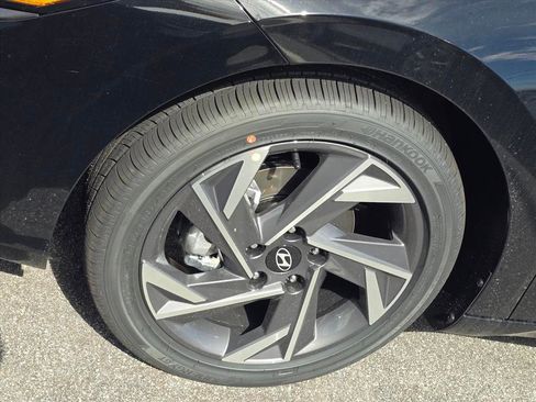 New 2026 Hyundai Elantra Limited image 5