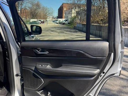 Used 2022 Jeep Grand Cherokee L Laredo w/ Luxury Tech Group I image 20