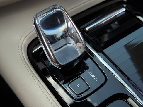 Used 2024 Volvo S90 T8 Ultimate image 29