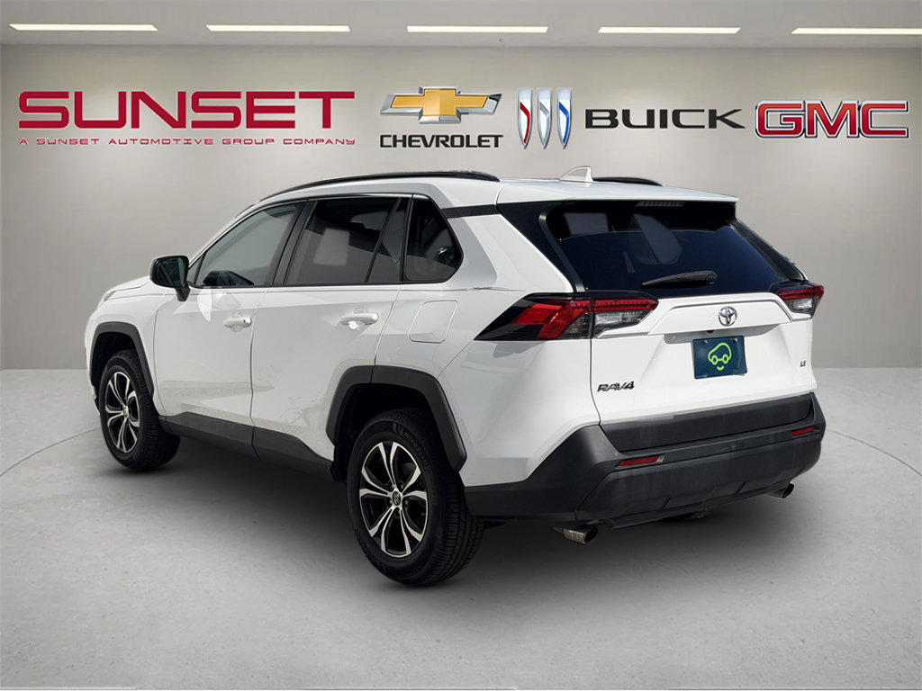 Used 2019 Toyota RAV4 LE FWD image 5