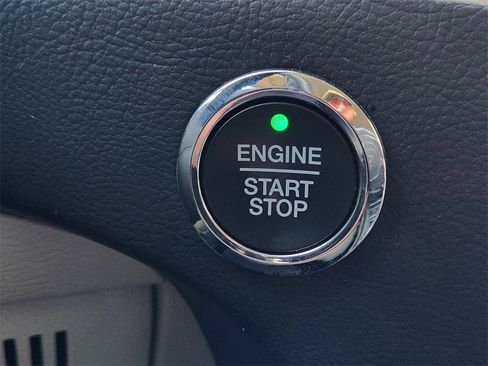 Used 2022 Ford Edge Titanium image 21