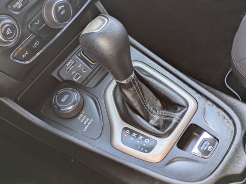 Used 2017 Jeep Cherokee Latitude w/ Trailer Tow Group image 22