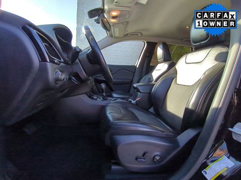 Used 2019 Jeep Cherokee Latitude Plus image 22