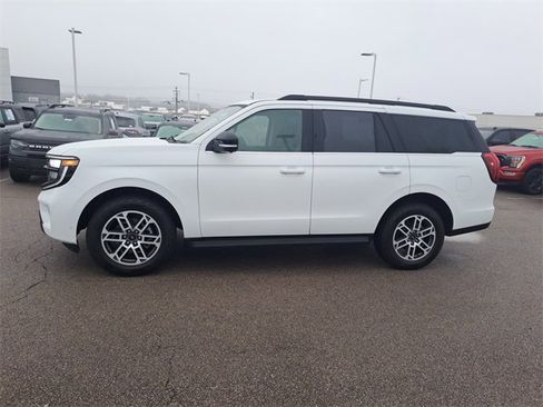 Certified 2025 Ford Expedition Active image 2