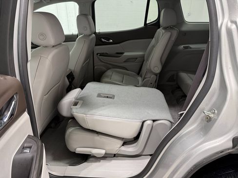 Used 2020 GMC Acadia SLT w/ LPO, Cargo Package image 43