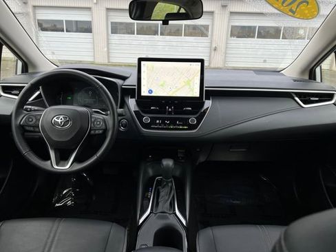 Used 2025 Toyota Corolla XLE image 12